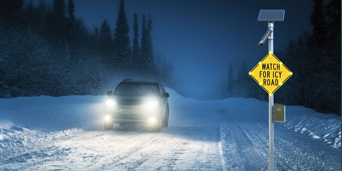 Expert varuje: opatrně s ledovými korzátky, riskujete pády na kluzkých cestách