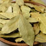 Bobkový list do mouky: Způsob starých babiček proti molům