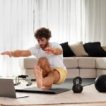 Čtyři týdny doma vs. v posilovně: Která strategie vyhrála