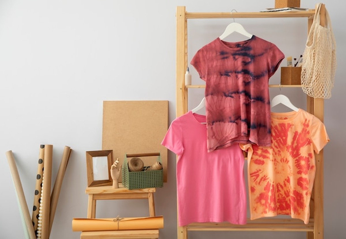 Jak přetvořit starou mikinu na módní domácí oblečení za 15 minut