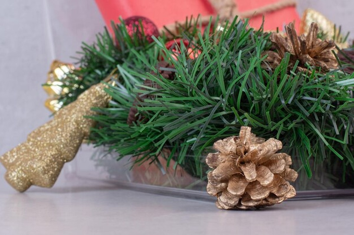 Jak z polovin vánočního stromku vytvoříš nádherné dekorace - image 1