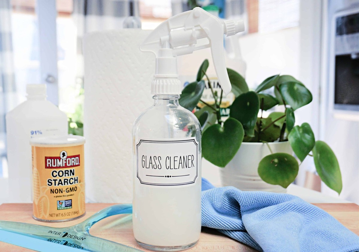 Kukuřičný škrob místo drahého léčiva: jak čistit oken bez stop - image 1