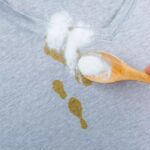 Kukuřičný škrob na skvrny? Proč to funguje lépe než drahé prášky