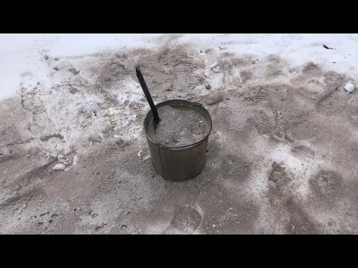 Málokdo ví: co dát na zmrzlou cestu místo soli, aby to stálo pět korun - image 2