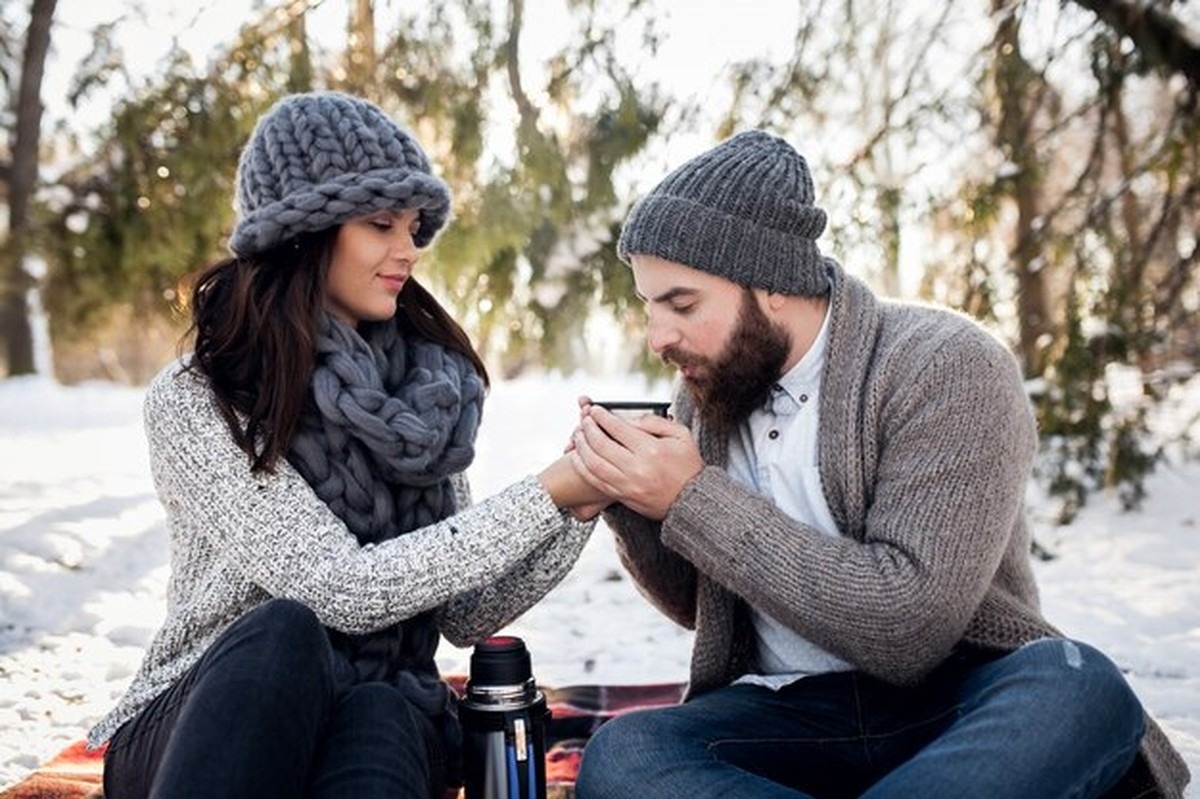 Proč je nám v zimě těžko navazovat vztahy – odpověď psychologa