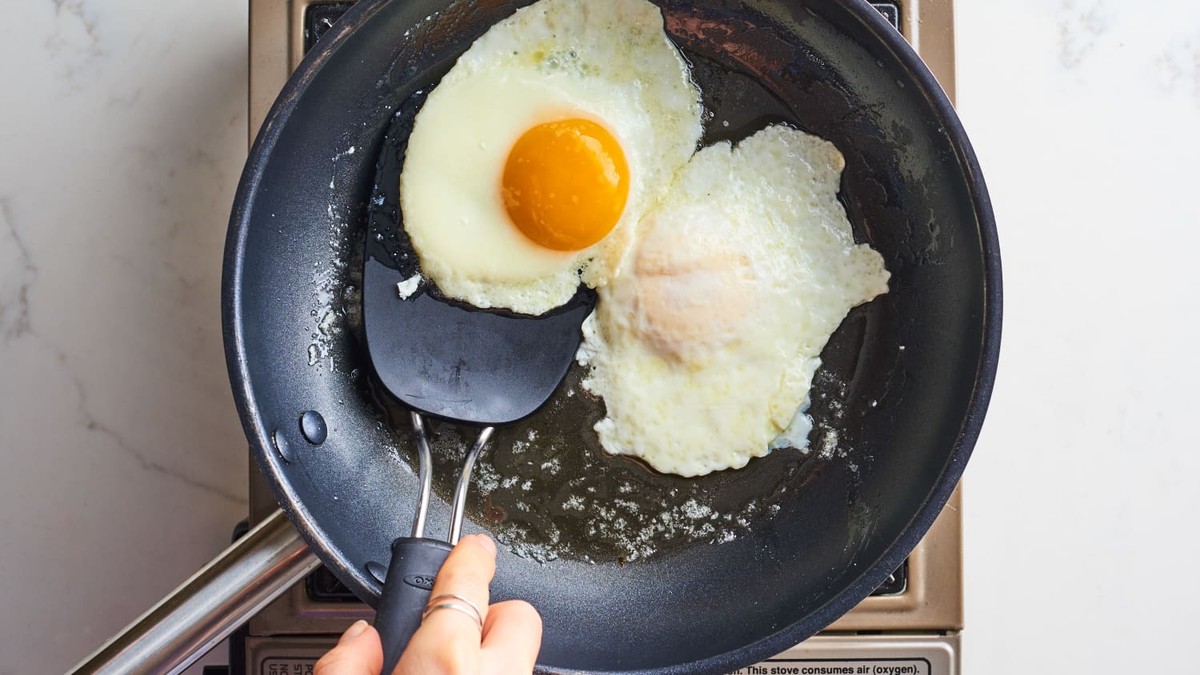 Proč šéfkuchaři vždy přidávají ocet do vody na vaječnice - image 2