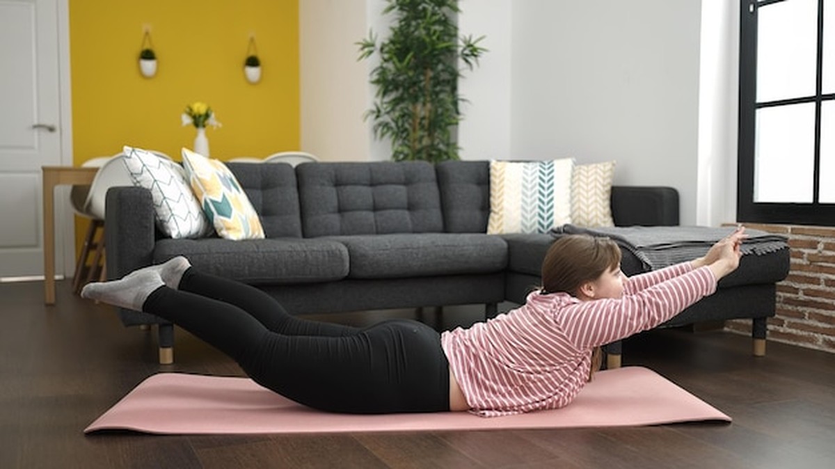 Zdravá záda po 50: cviky, které zvládnete doma za 15 minut - image 2