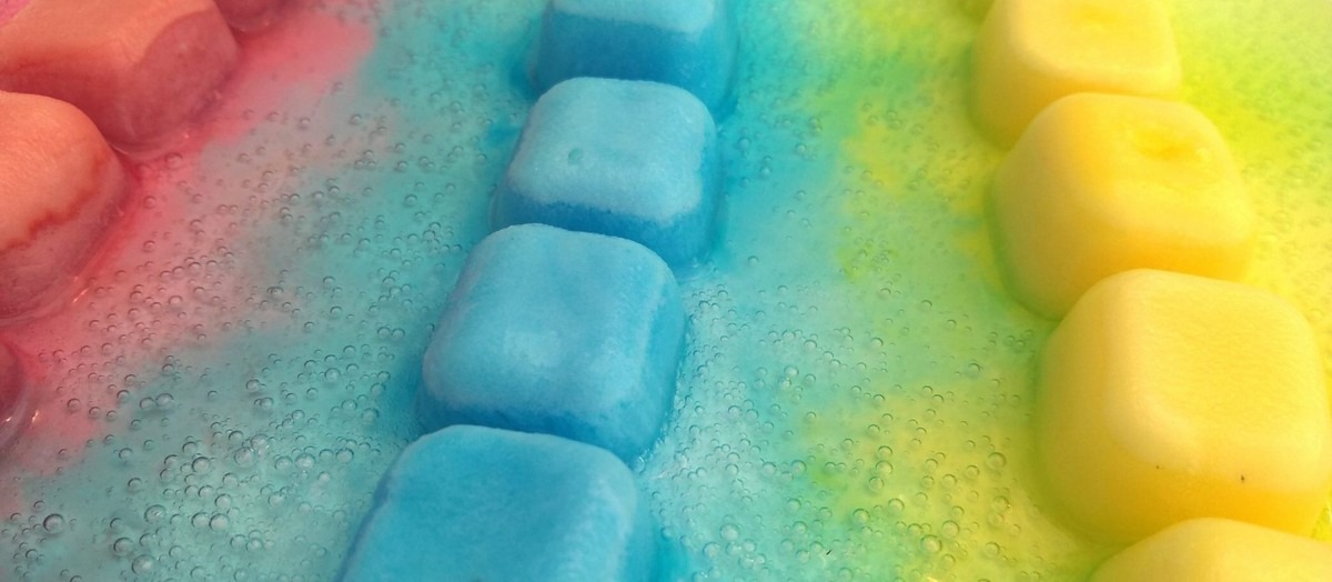 Ledová kostka s octem proti vodnímu kořeni: Neobvyklý způsob čištění