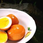 Proč kuchaři vždy přidávají ocet do vařící vody s vejci