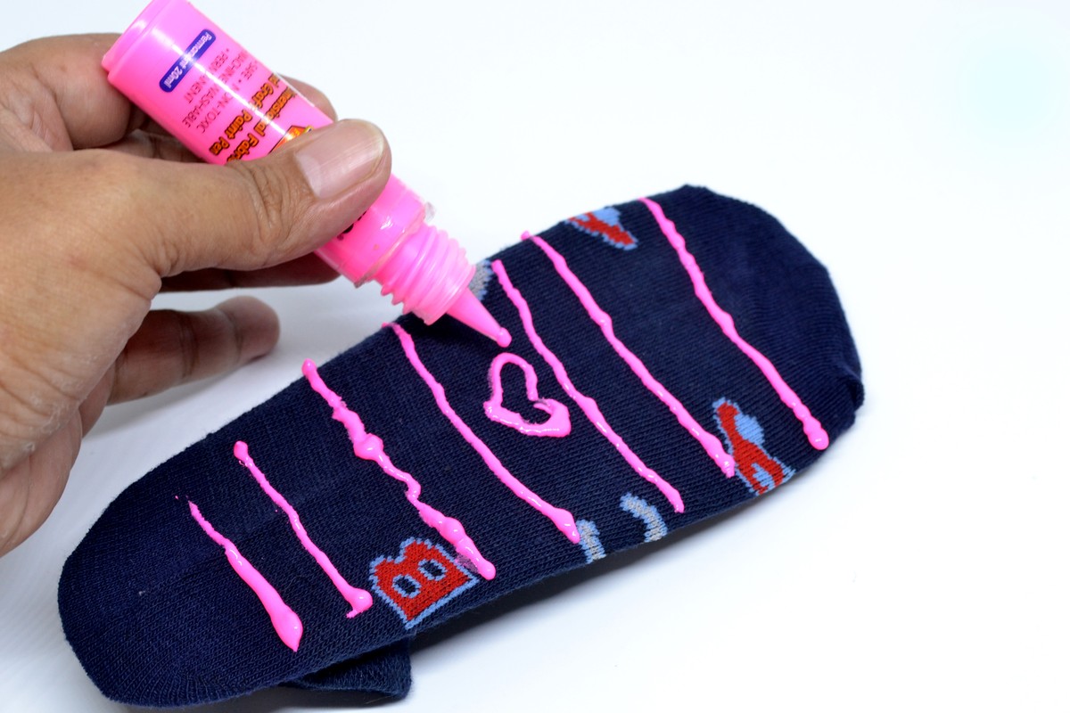 Starý punčochový kousek + písek = dokonalý pomocník na kluzké cesty - image 1