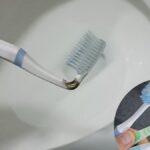 Starý zubní kartáč má v kuchyni druhý život