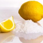 Sůl a citron na skvrny na pánvi: návrat k lesku za 50 haléřů