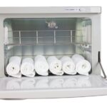 Vlhký ručník v mrazáku proti hluku klimatizace – trik, který nikdo nezná