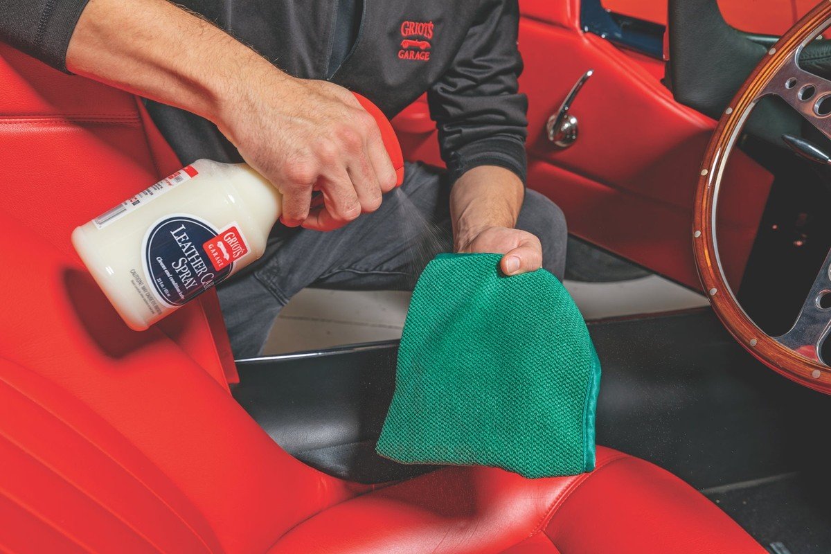 WD-40 na zimní botách chrání před solí a slánkem - image 2