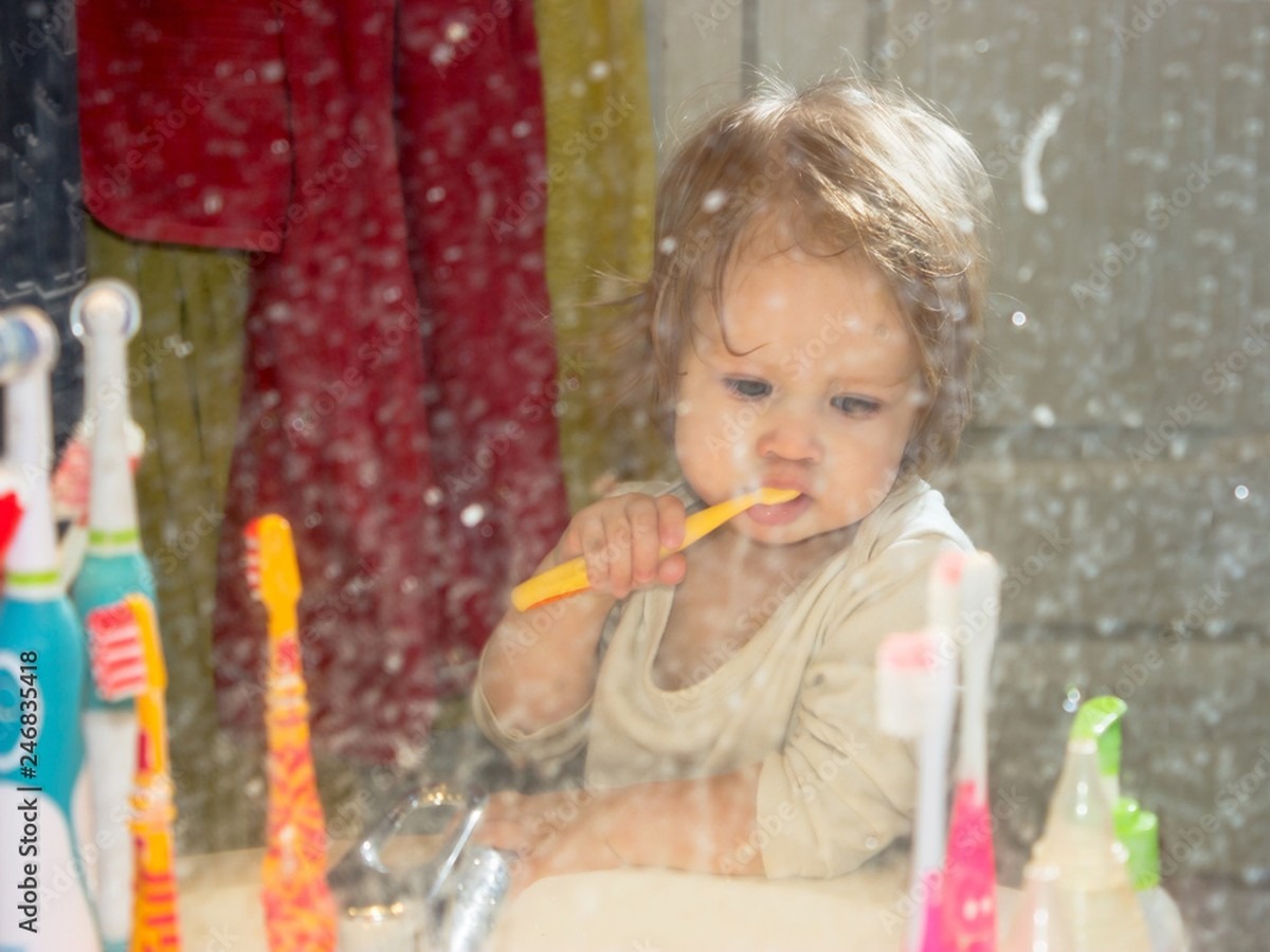 Zubní pasta na zrcadle zabraňuje mlžení lépe než komerční sprej