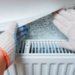 Alobalová fólie za radiátorem? Jak ušetřit až 30% na topení
