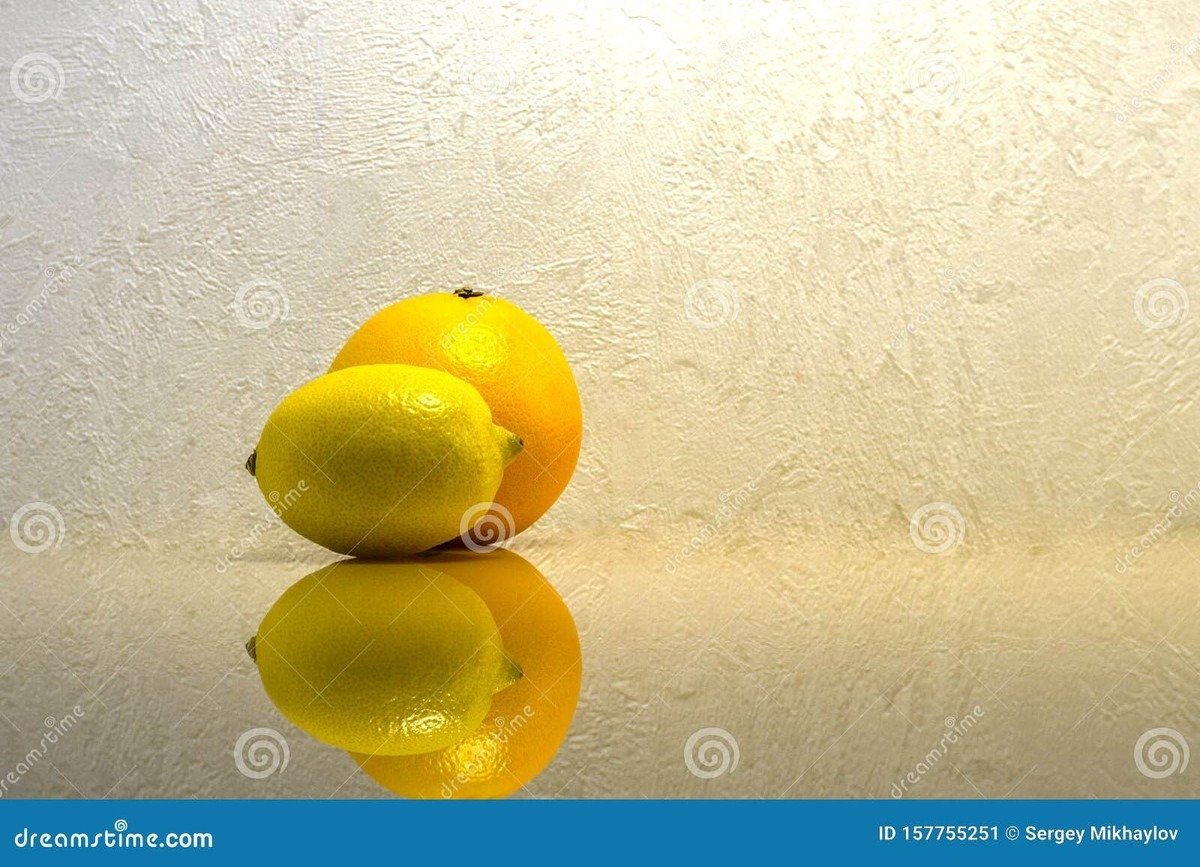 Citronová šťáva na zrcadlo — proč to namísto drahem čistidla