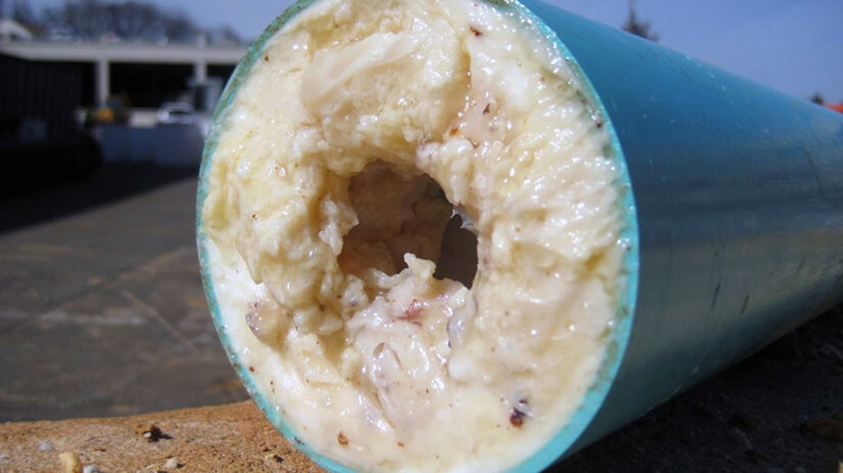 Instalatéři prosí: nikdy nelijte do odpadu tento olej - image 2