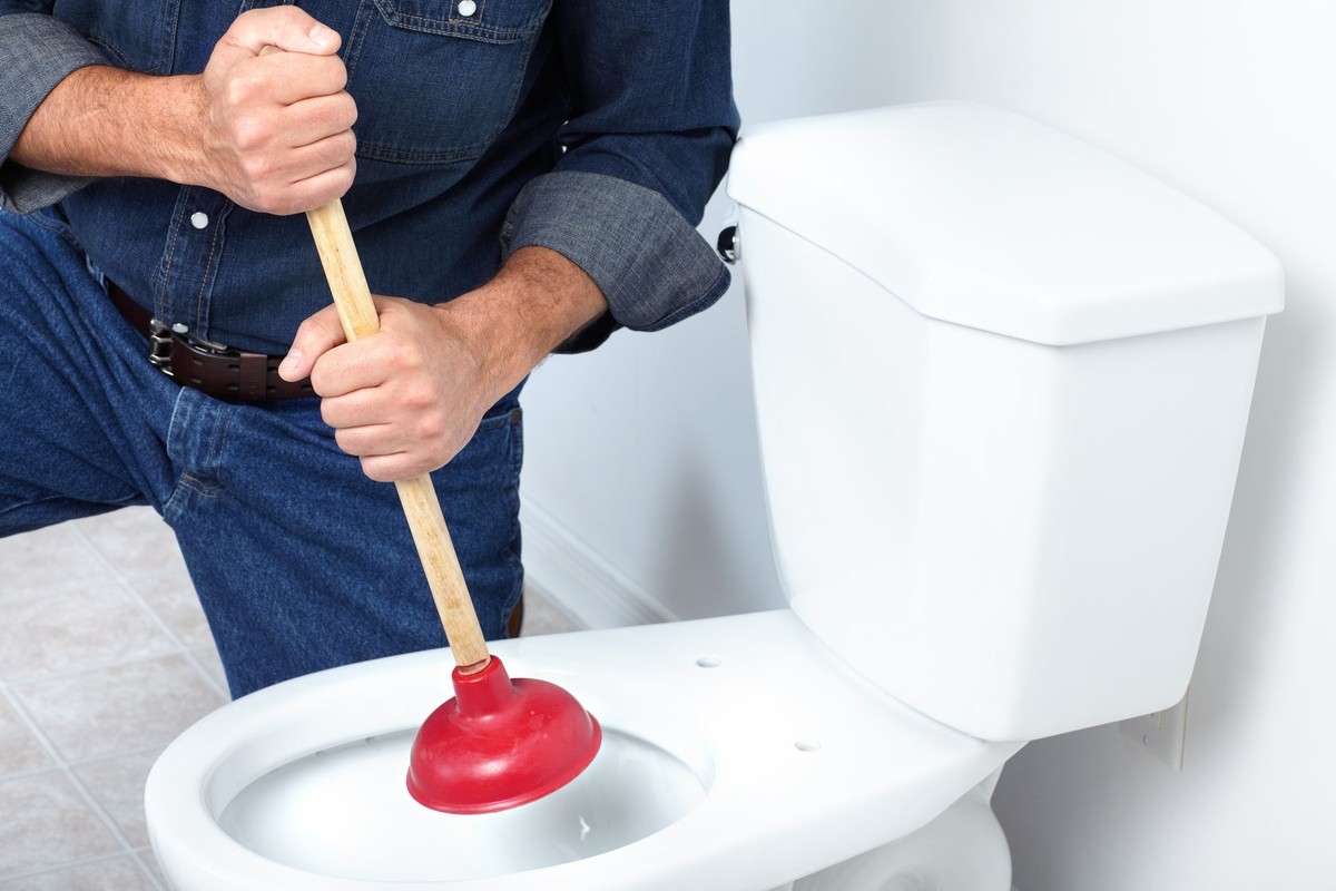 Instalatéři vás prosí: nikdy netlačte tento papír do WC