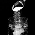 Mistr kuchyně prozradil: proč přidává sůl do vody ještě před vařením