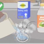 Obyčejná soda do odpadu šetří více než drahé čisticí prostředky