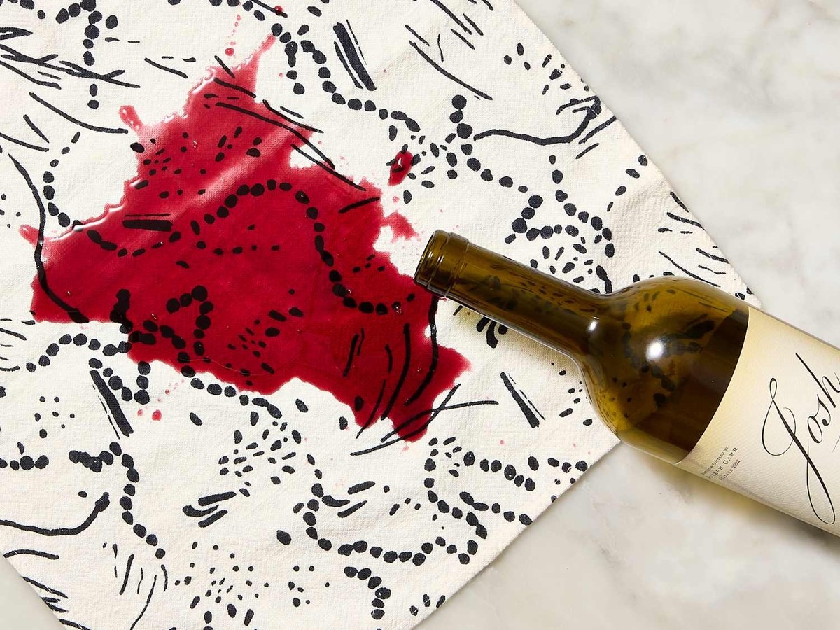 Obyčejný sůl na skvrnu od vína – musíte jednat do 30 sekund - image 2