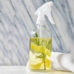 Ocet v rozpršovači: nejlevnější dezinfekce na okna, kterou znají jen řemeslníci