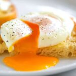 Proč kuchaři vždy přidávají do vaření vajec ocet