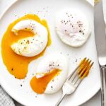 Proč kuchaři vždy přidají ocet do vody s vejci