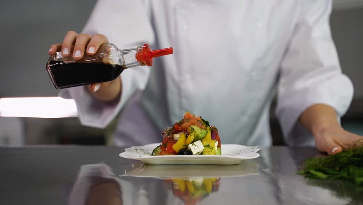 Proč šéfkuchaři vždy přidají octanu do vařící vody na vejce - image 2