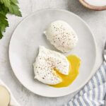 Proč šéfkuchařové vždy přidají ocet do vroucí vody s vejci