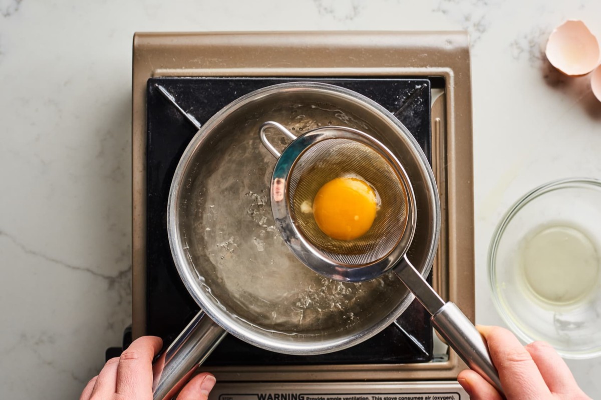 Proč všichni kuchaři přidávají do vody s vejci ocet - image 1