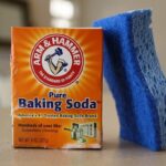 Soda na závěs sprchy? Plíseň se ztratí za 20 minut