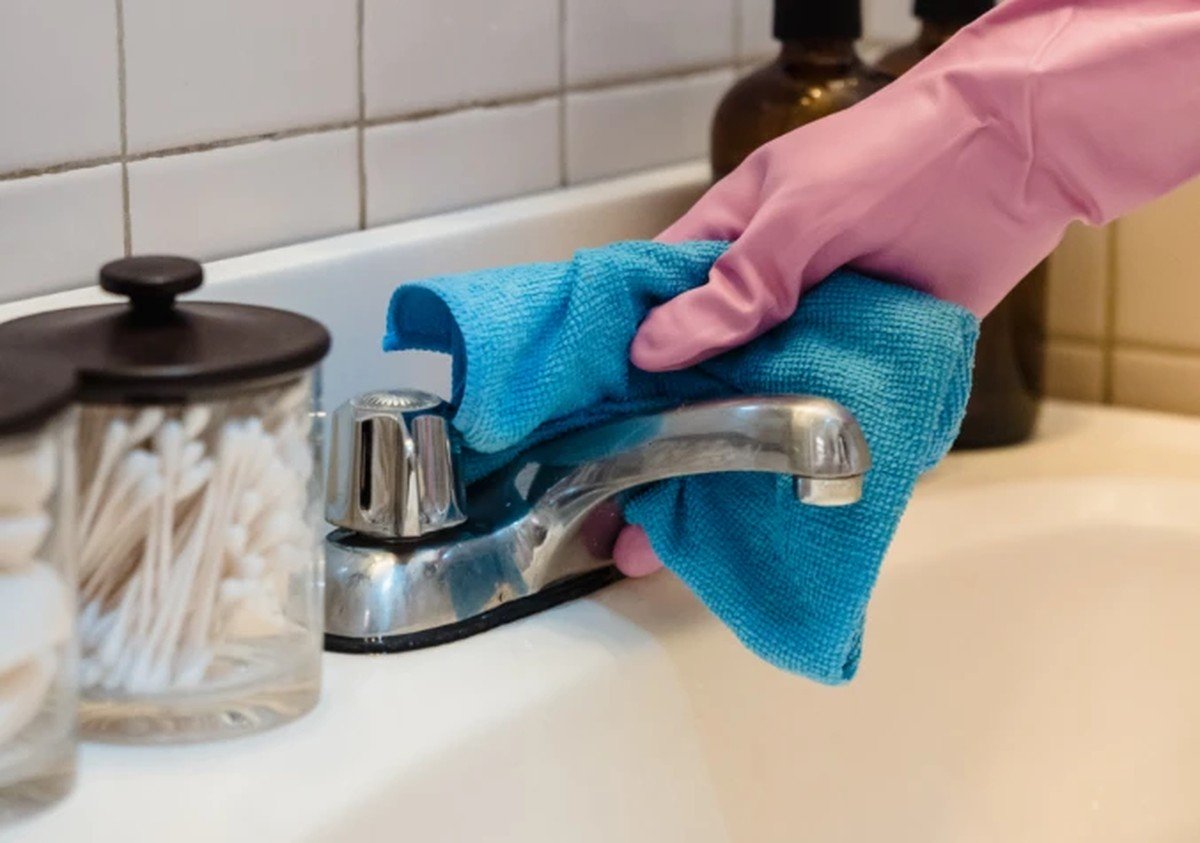 Starý kartáček na zubní pasty a špína v koupelně? Dokonalý pár - image 1