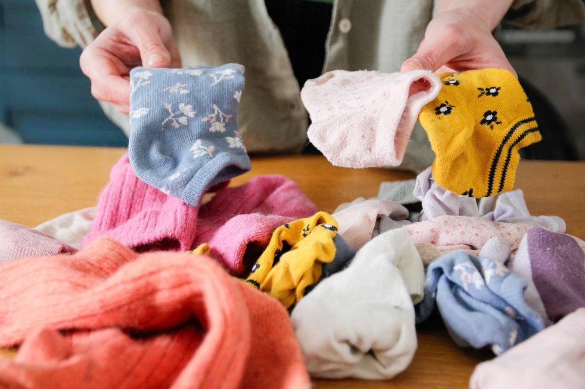 Starý ponožkový párek jako čistič – geniální či zbytečný?