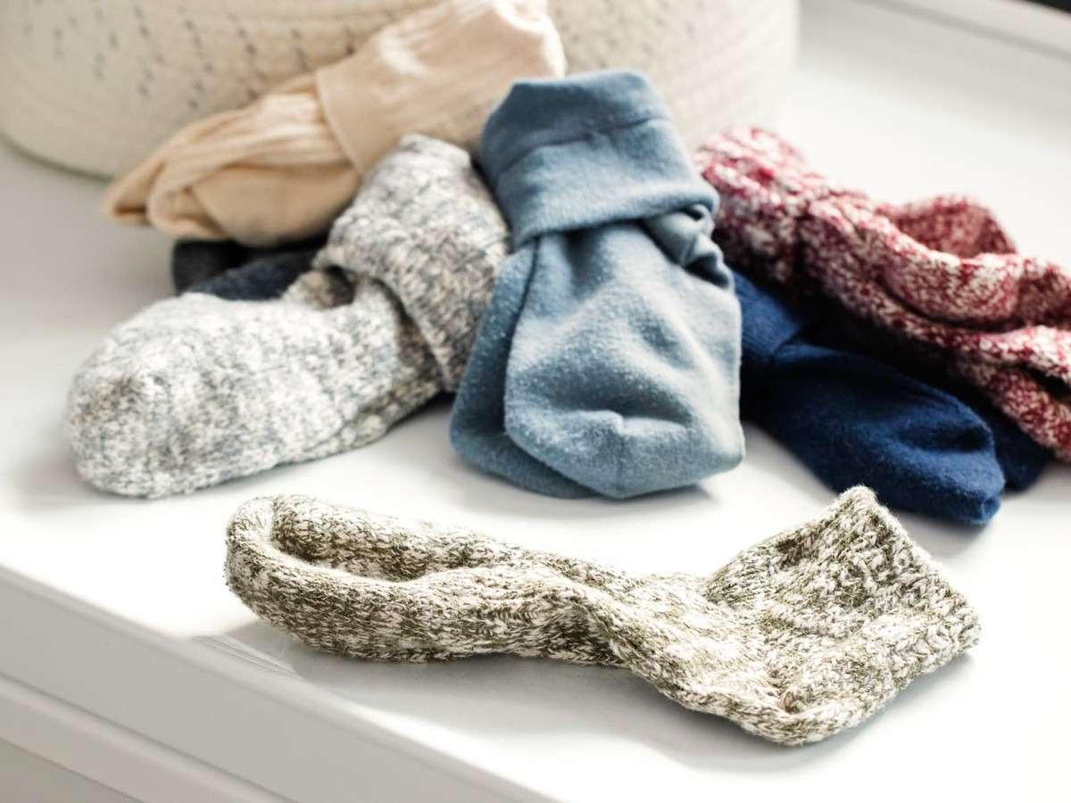 Starý ponožkový pár jako nejlepší hubka na prachy, kterou kdy vytvoříte