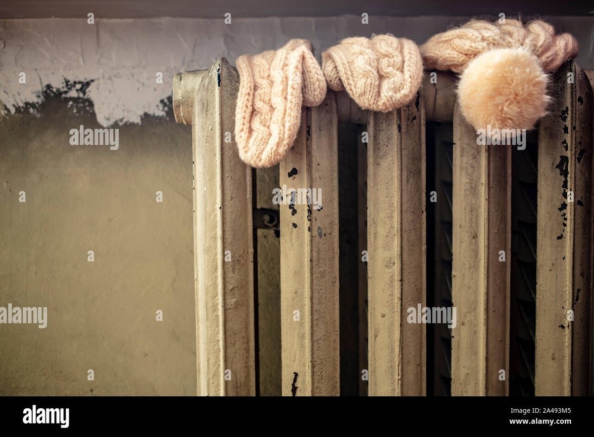 Starý svetr jako izolace za chladičem: proč to funguje lépe než nové řešení