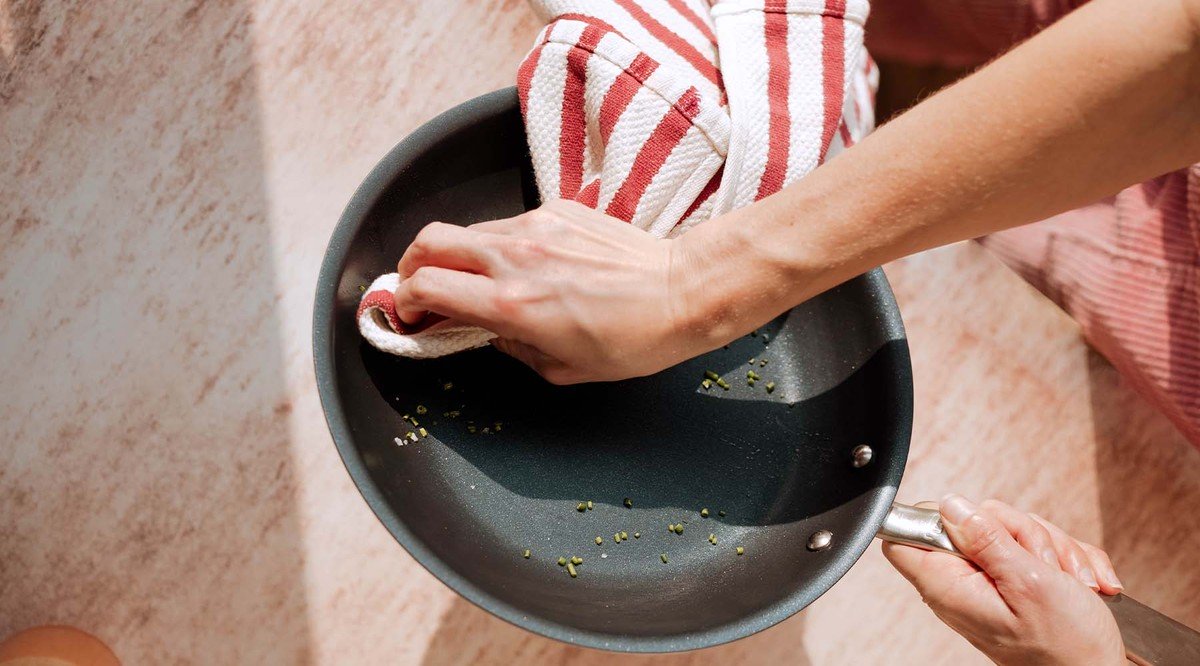 Sůl a citron na pánvi: proč to pracuje lépe než drahé čističe - image 1