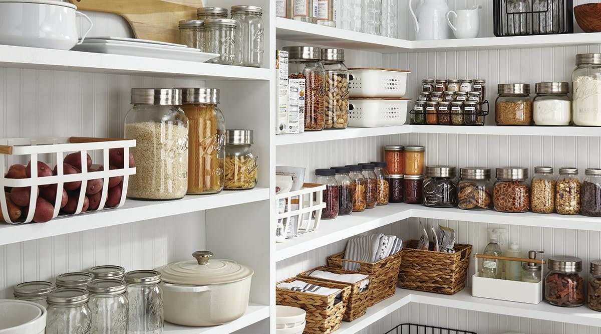 Vložte bobkový list do mouky: starobylý trik proti molům v kuchyni - image 2