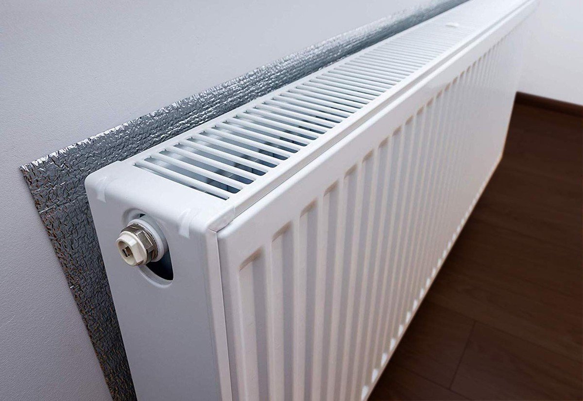 Alufolie za radiátorem snižuje účty o třetinu – návod, který všichni zapomínají - image 2