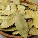 Bobkový list do mouky: starý trik, který zastaví moly na 100%