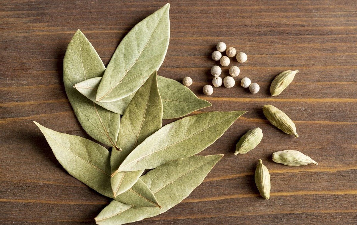 Bobkový list do mouky: starobylý trik proti molům a švábům - image 1