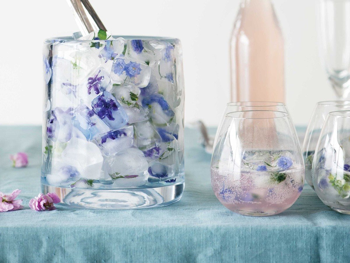 Ledová voda v květináči = až o týden delší čerstvost květin