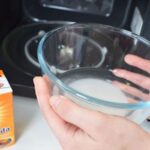 Obyčejná soda bikarbóna: jak vyčistit microwave za 5 minut bez chemie