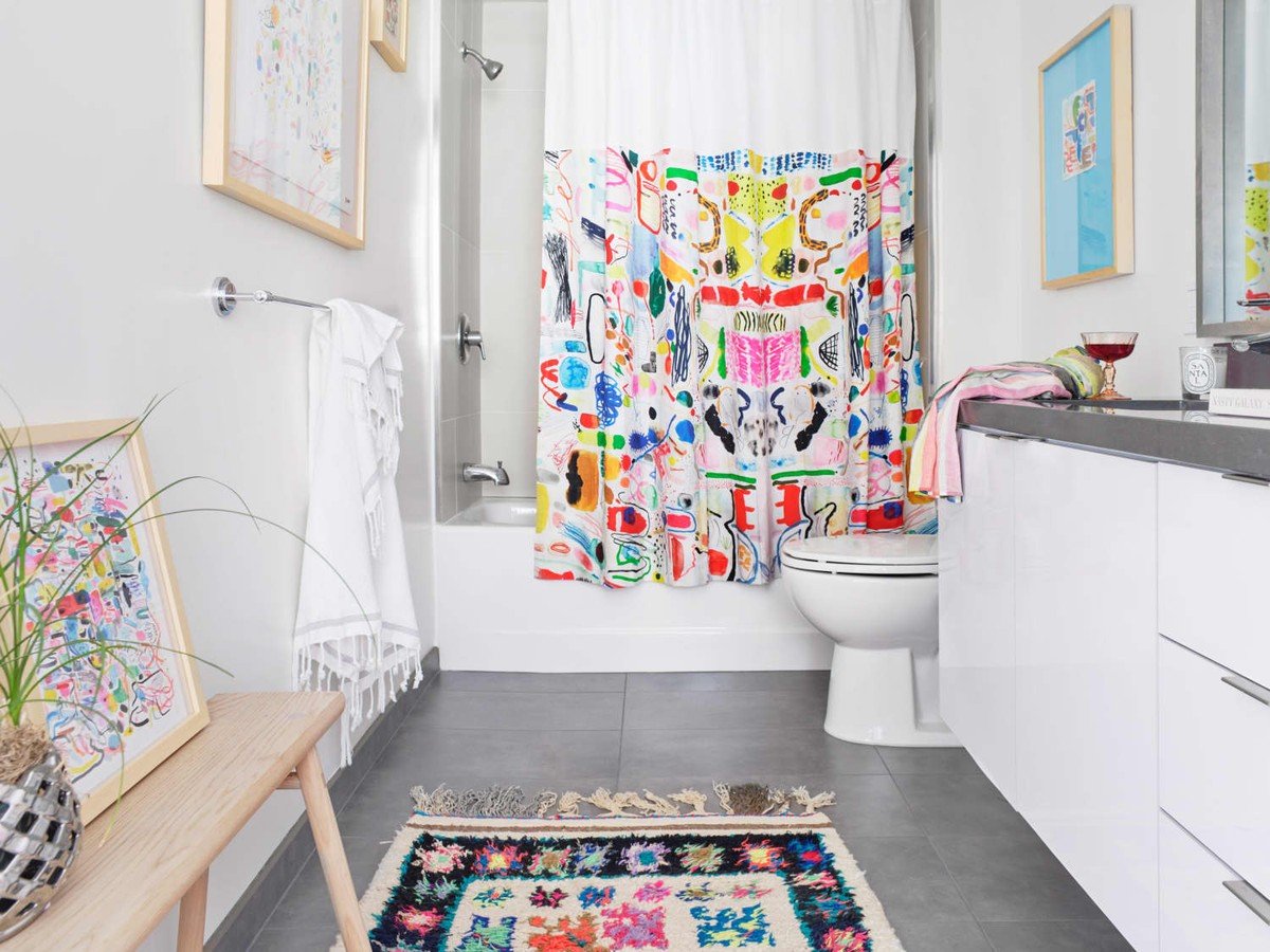 Obyčejný sprchový závěs proti vlhkosti ložnice – věda v praxi