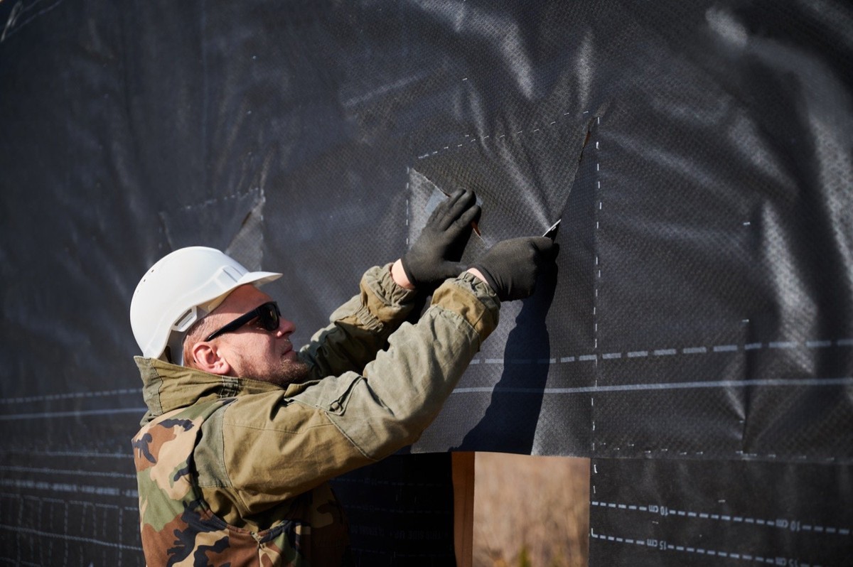Obyčejný sprchový závěs proti vlhkosti ložnice – věda v praxi - image 1