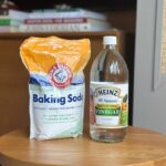 Ocet a soda v koupelně? Správný poměr, který rozpouští vápenné usazeniny během 15 minut