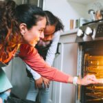 Papírová utěrka v trouře? Trik, kterým si ušetříte 40 % energie na vaření