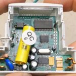 Plastový kelímek na elektroměru: geniální řešení na rozbitý displej