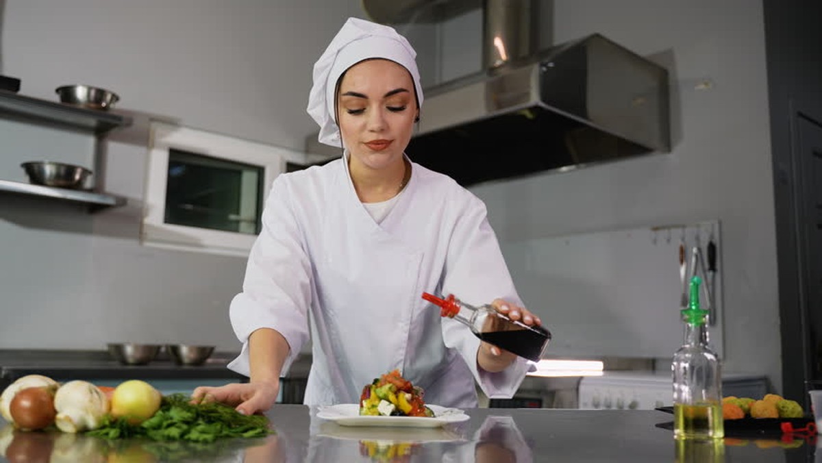 Proč kuchaři přidávají do vařící vody ocet – věda za receptem